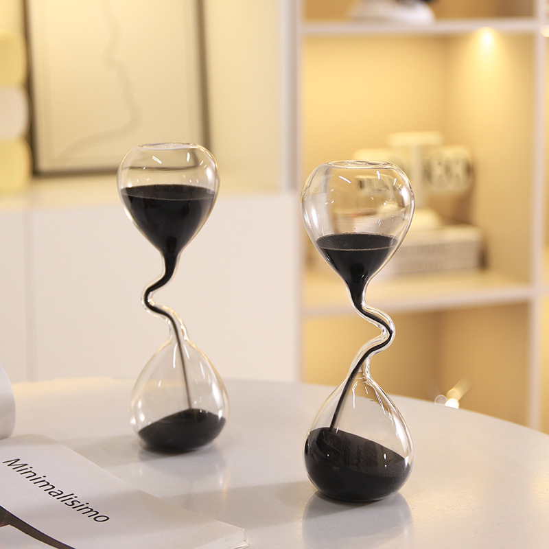 Czarna klepsydra o nowoczesnym – Interior Design Years Of School recenzja i cena